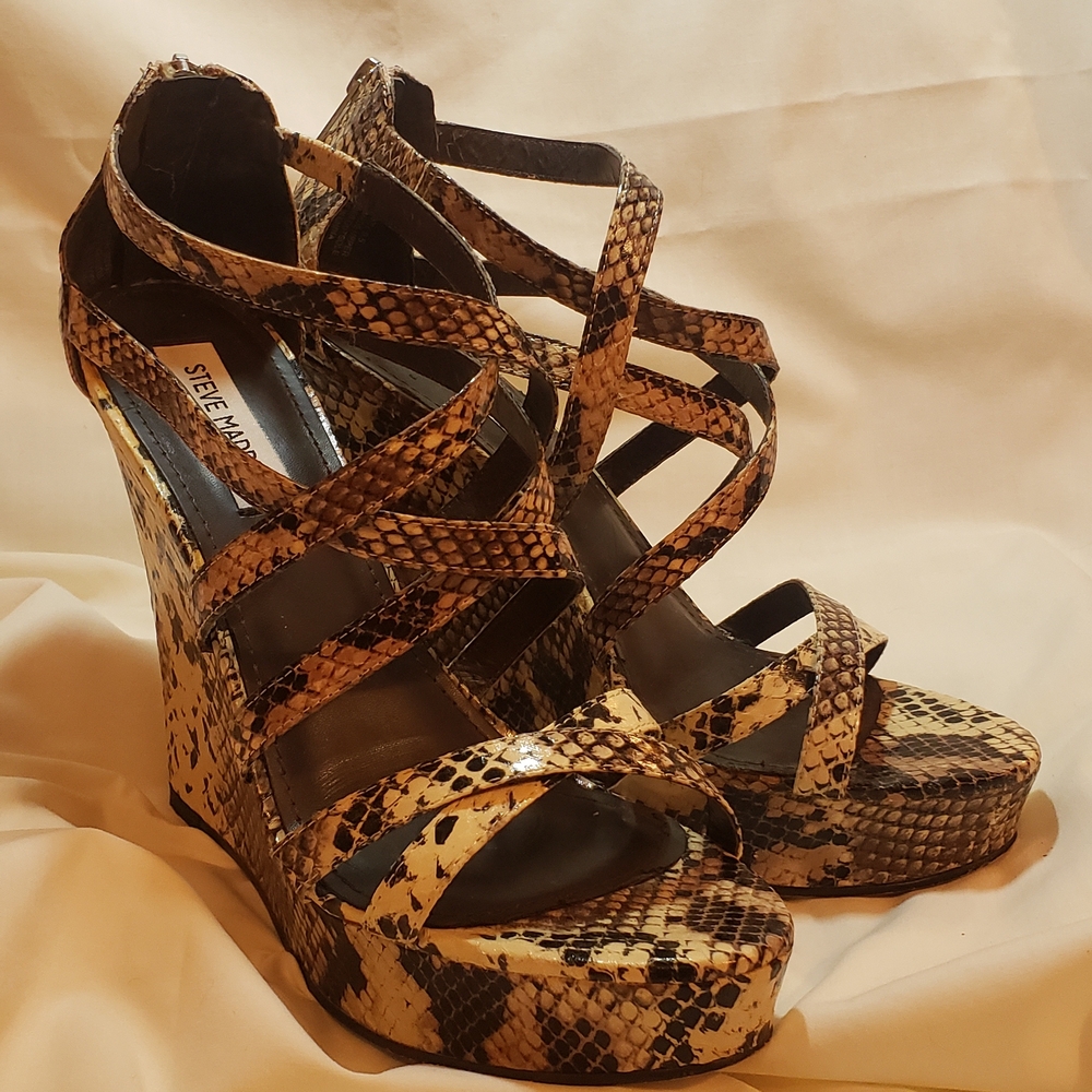 Steve Madden Brown Wedge Sandals with Strappy Design